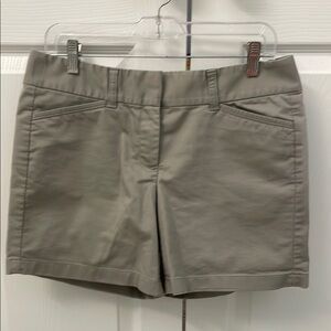 NWOT - GAP Women's Gray Shorts Sz 6